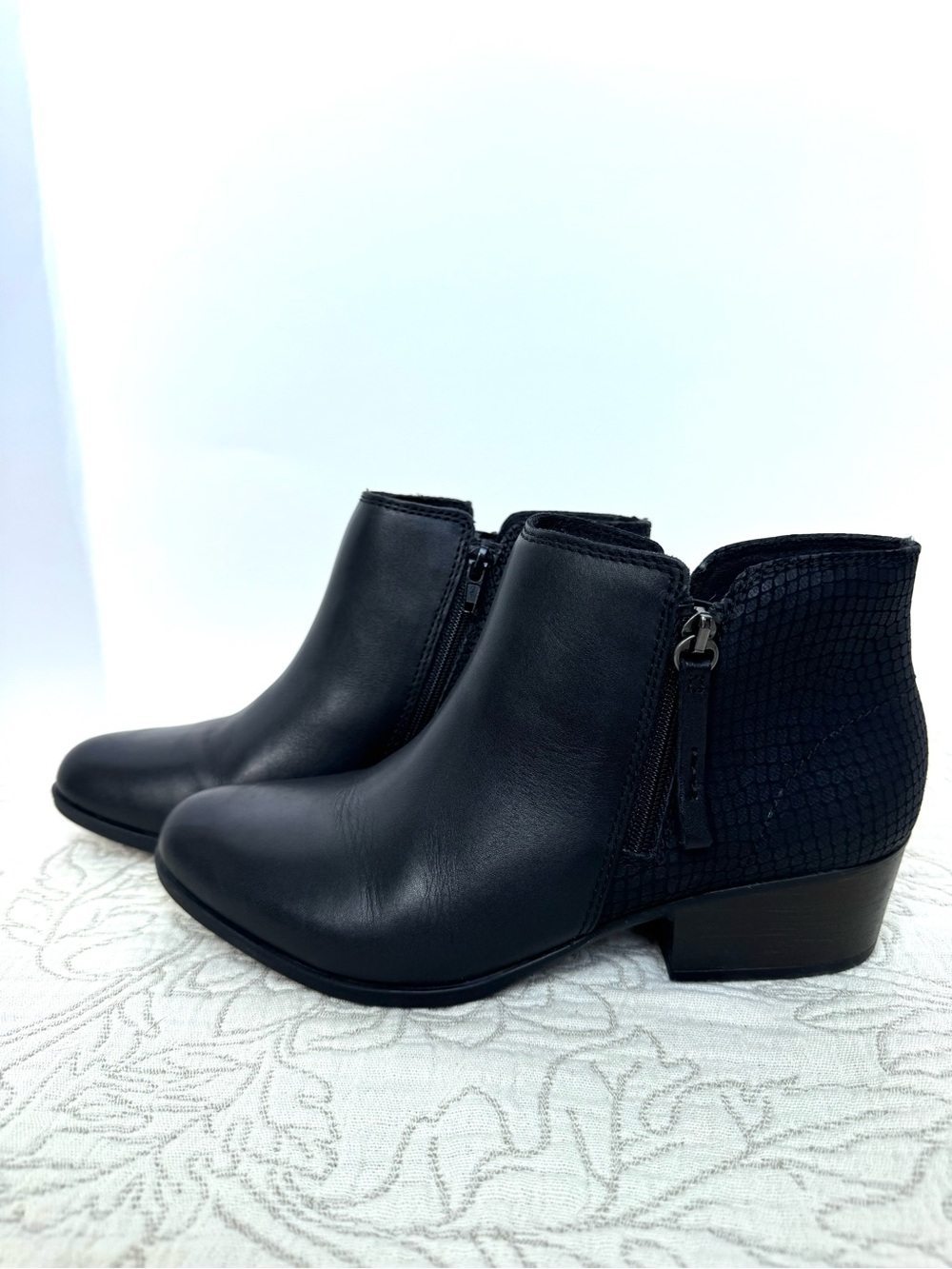 Clarks Black Leather & Textured Heel Ankle Booties, Women’s Size 9